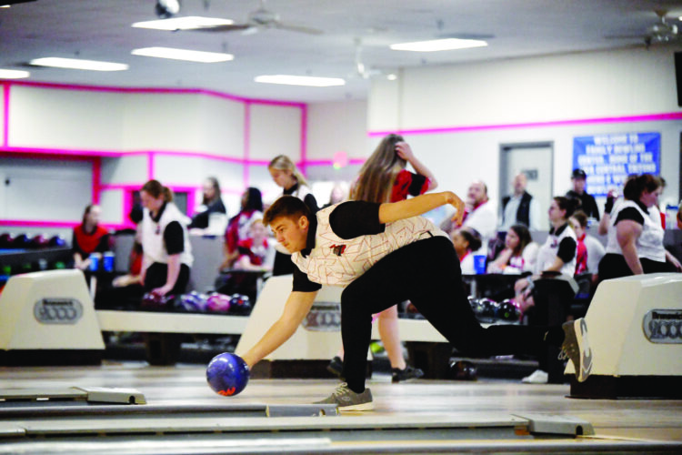 Dodger bowlers sweep Des Moines East News, Sports, Jobs Messenger News